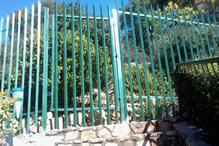 Three-Spike Palisade
